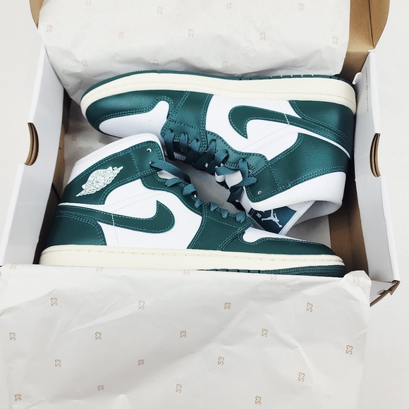 Air Jordan 1 Mid Green and White Sneakers 🔥FIRM PRICE 🔥 - Picture 10 of 14